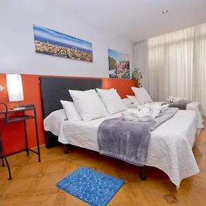 https://barcelona-city-centre-hostal.topbarcelonahotels.com